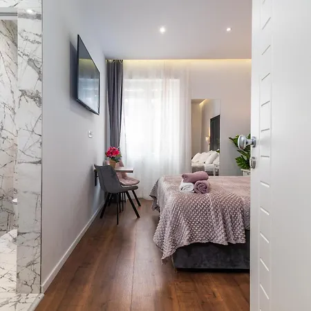 Antares Luxury 1 Affittacamere 3*