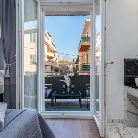 Antares Luxury 1