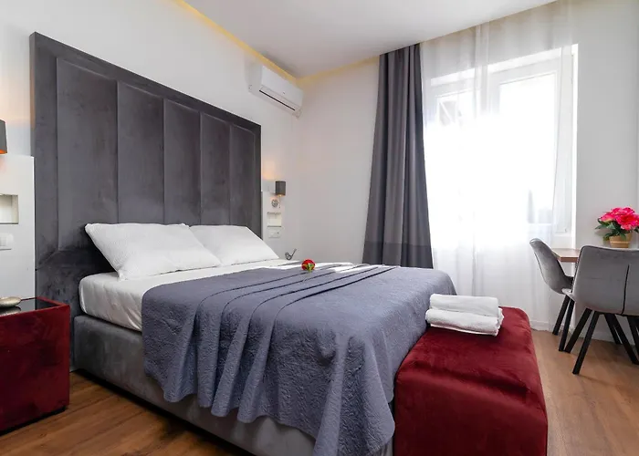 Antares Luxury 1 3* Split