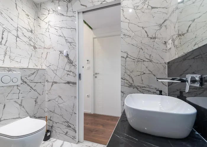 Antares Luxury 1 スプリト