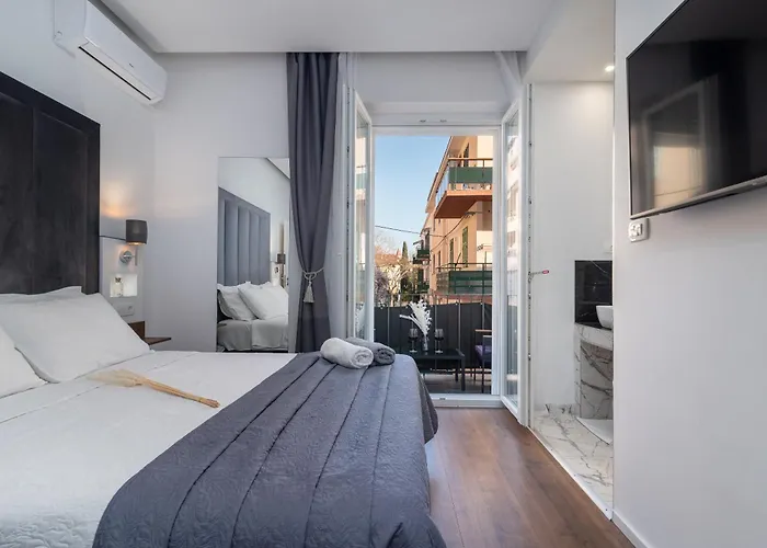 Antares Luxury 1 3* Split